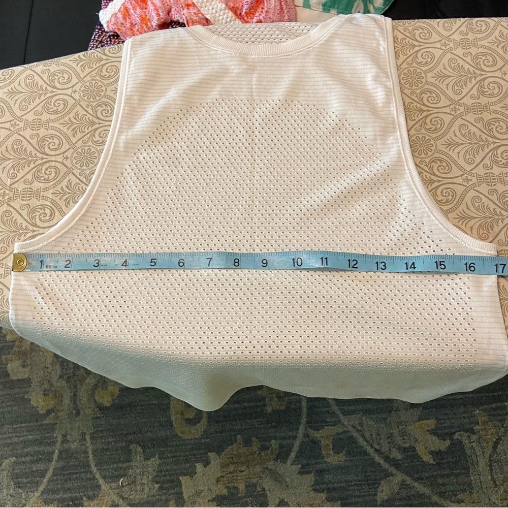 lululemon Breeze By Muscle Tank II White Mesh Athletic Tank XSmall/Small - Picture 3 of 11